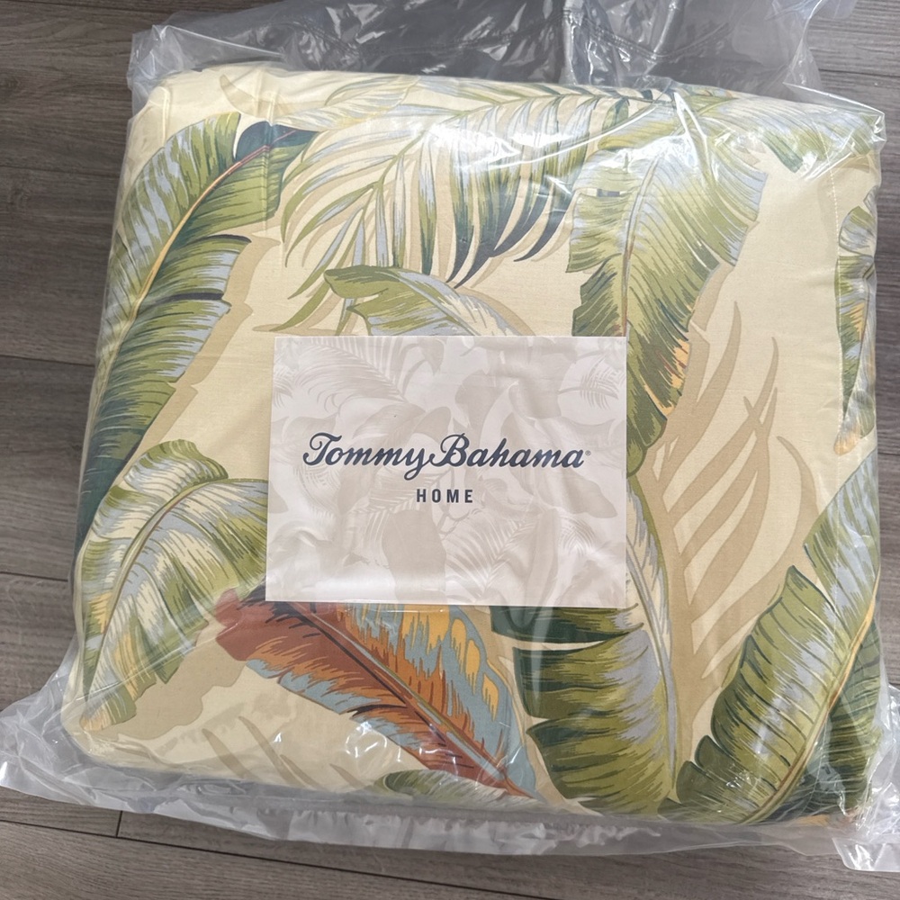 Tommy Bahama Leafy Green and Cream Duvet Cover - Picture 12 of 12
